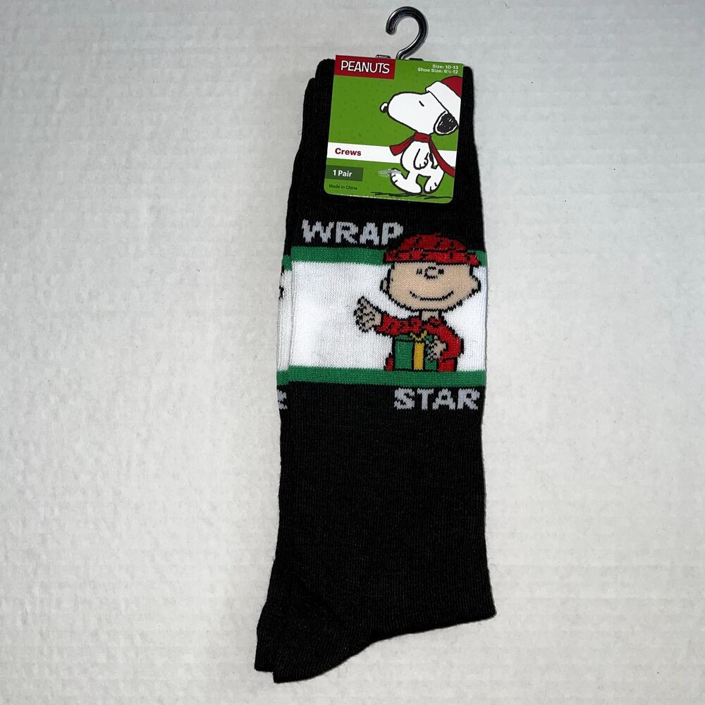Adult Peanuts Charlie Brown Christmas Wrap Star Crew Socks NEW